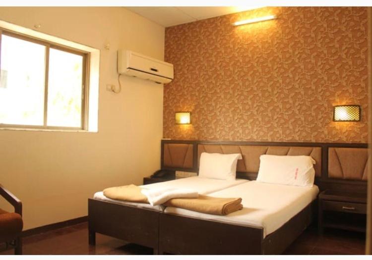 Hotel Ganesh Palace Мумбаи Экстерьер фото